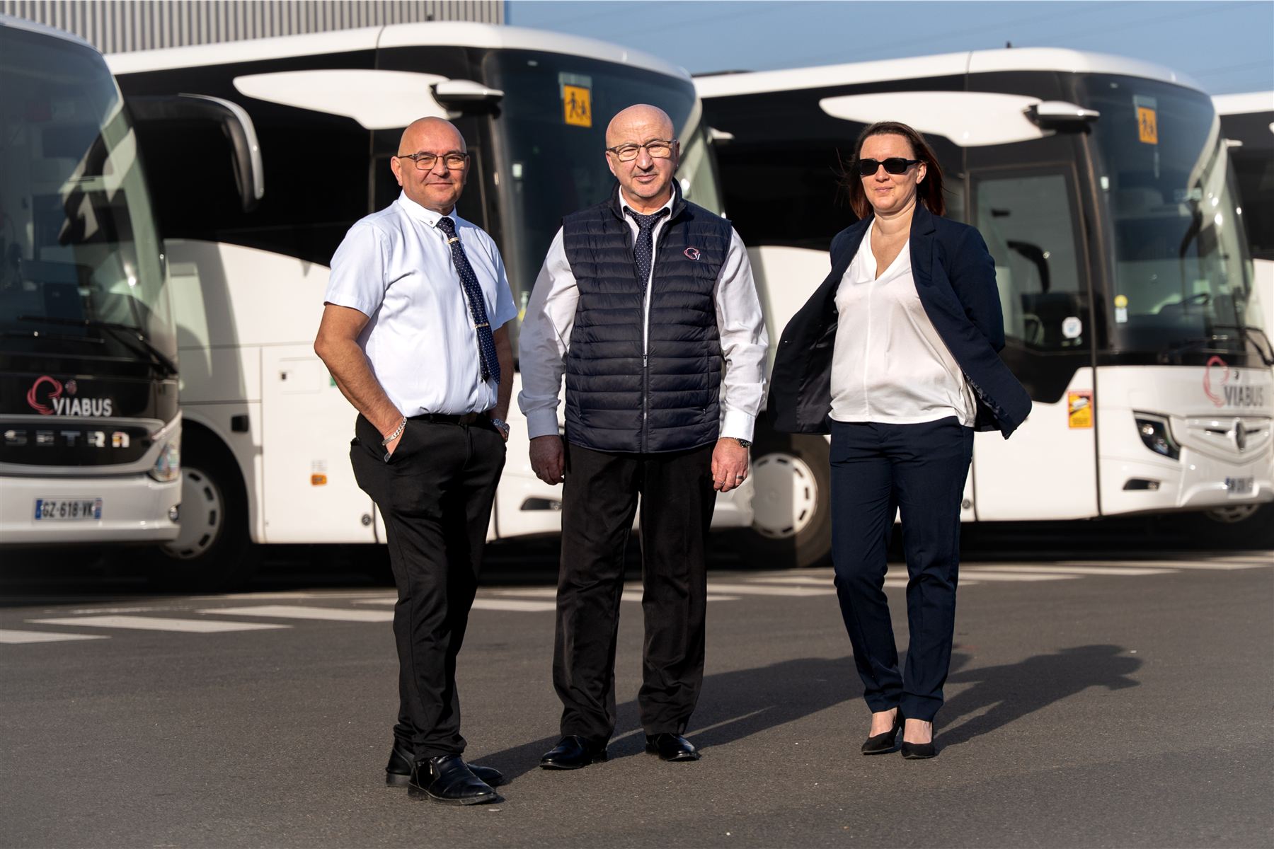 L’équipe Viabus devant ses autocars